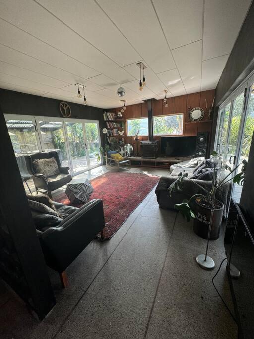 Electric Waihi Beach House - Family & Dog Friendly, Close To Beach, Pool Table, Outdoor Fire Room, Skate Ramp Bowentown Exterior foto