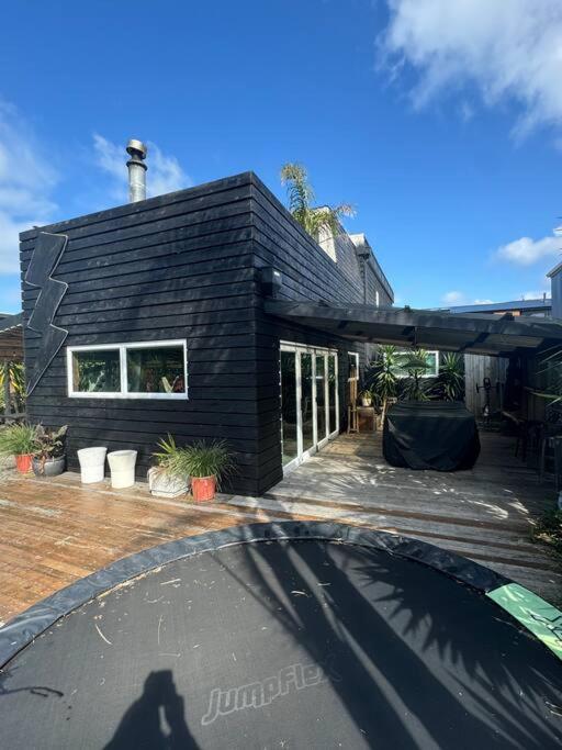 Electric Waihi Beach House - Family & Dog Friendly, Close To Beach, Pool Table, Outdoor Fire Room, Skate Ramp Bowentown Exterior foto